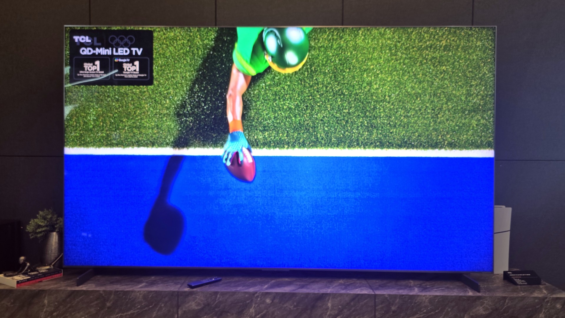 TCL C8K: TV QD-Mini LED imersiva com design quase sem moldura