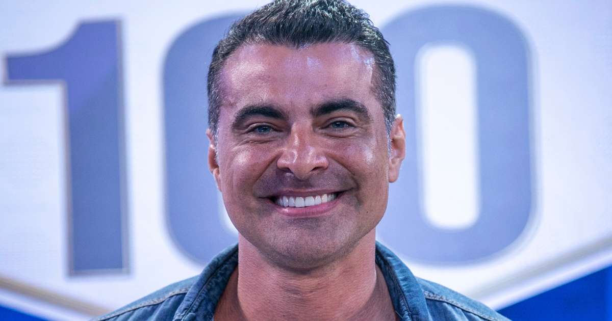 Criador de game se junta aos amigos para assistir à final de seu último trabalho na TV