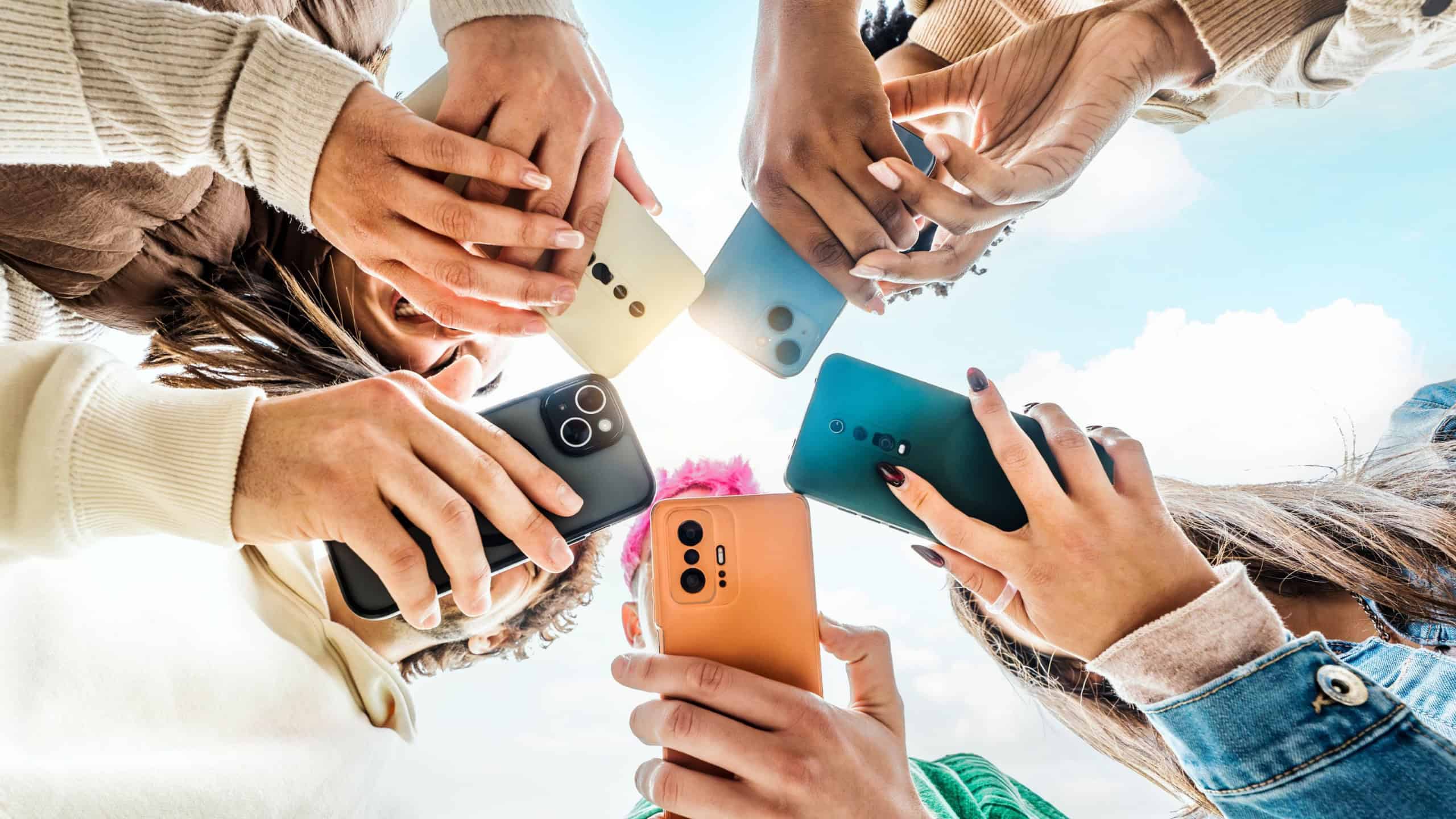 Noruega propõe projeto de lei para proibir menores de 16 anos em redes sociais