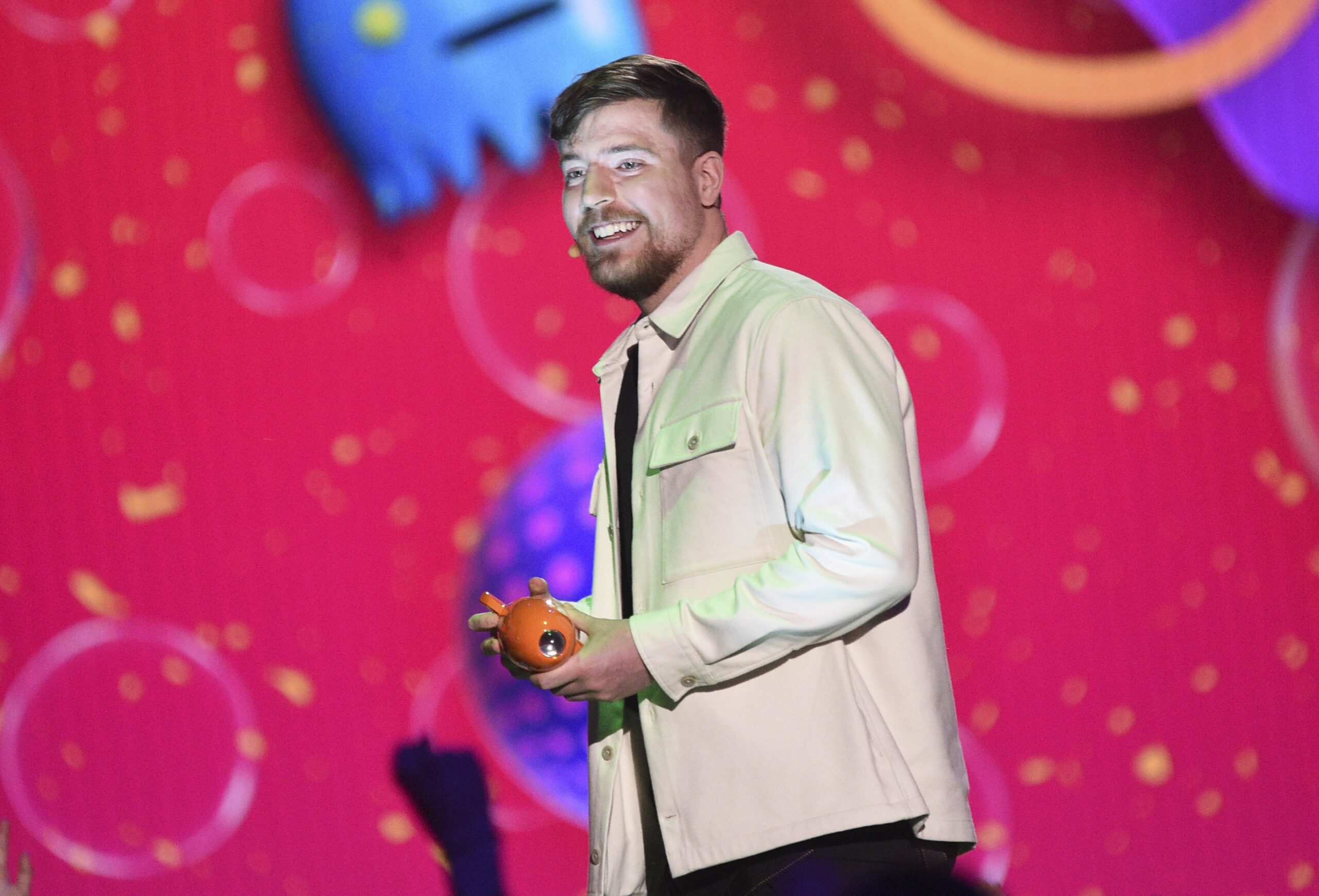 MrBeast supera 500 milhões de inscritos e estabelece novo recorde mundial como maior youtuber do planeta