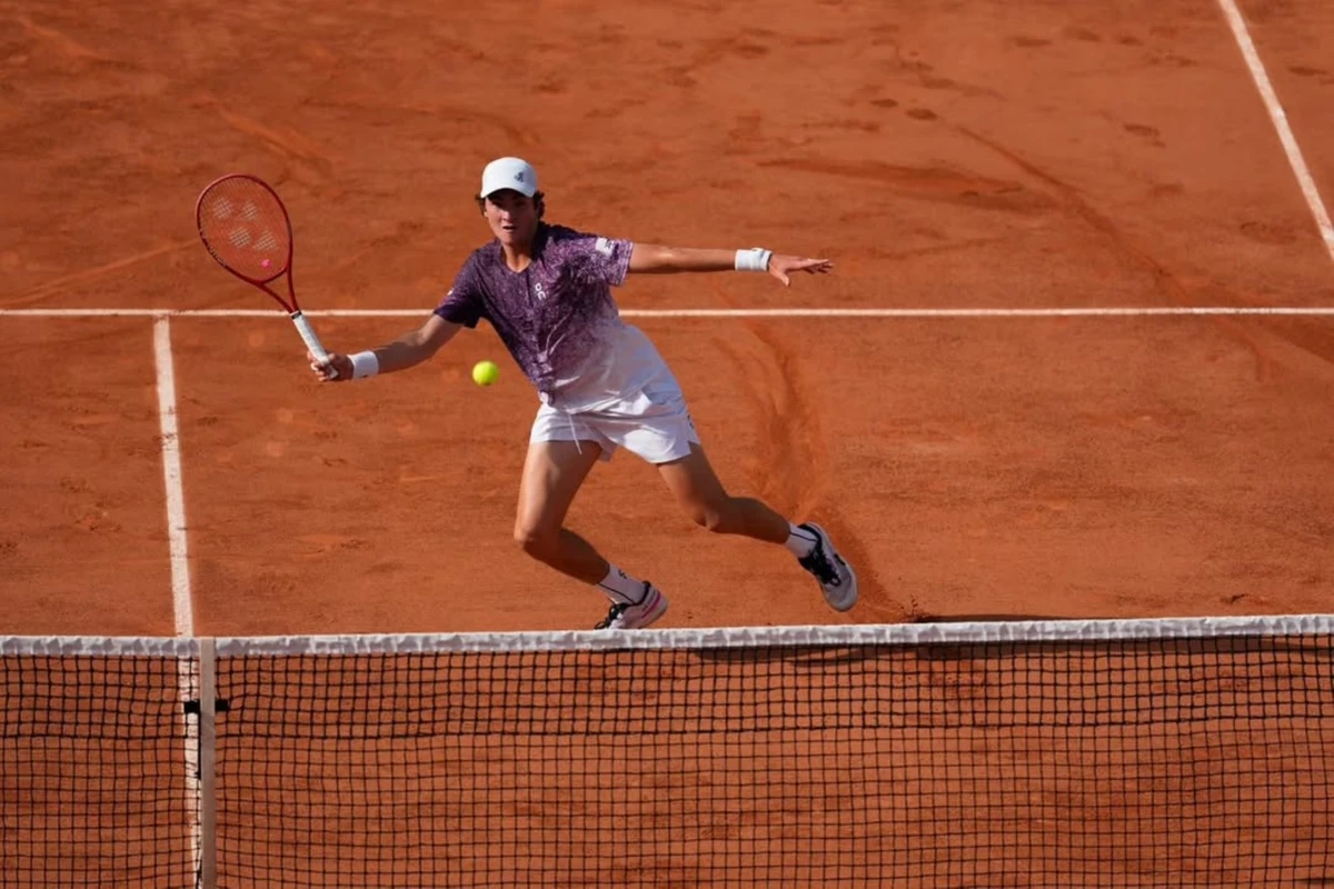 João Fonseca torna-se o primeiro brasileiro a vencer Djokovic em Roland Garros, na França