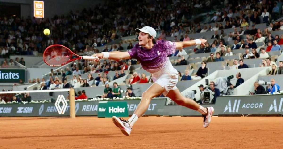 “Foi uma batalha para ver quem era o mais agressivo”, diz Fonseca após vitória sobre Ruud em Roland Garros, na França