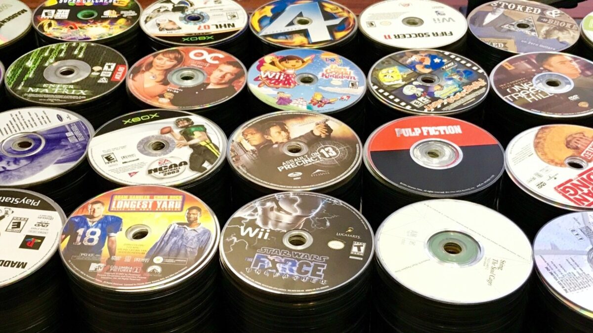 Sony ignora tendência de mercado e encerra venda de mídias físicas, gerando críticas de consumidores