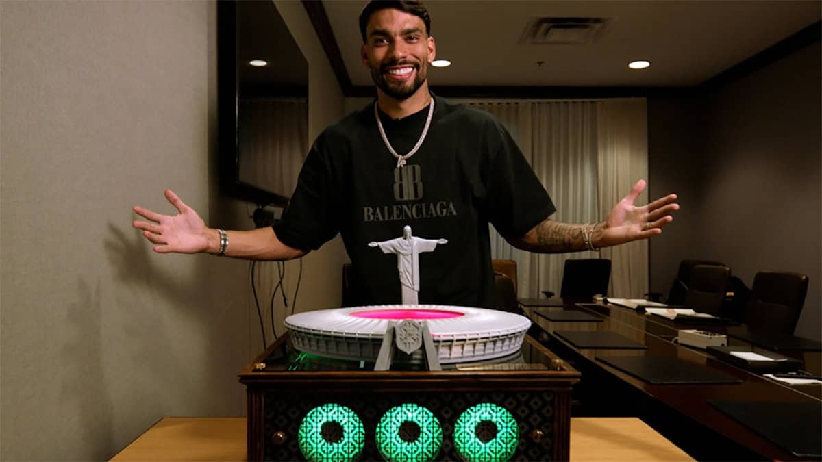 Lucas Paquetá recebe PC personalizado de R$ 40 mil inspirado no Maracanã, no Rio de Janeiro (RJ)