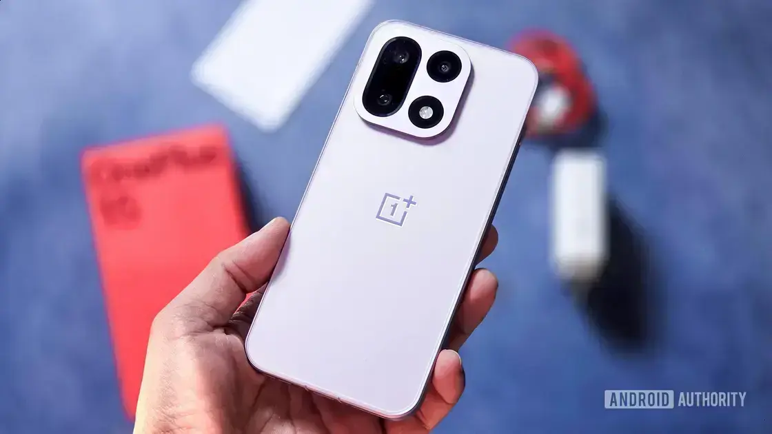 OnePlus 16 é confirmado com tela de 165 Hz e foco em jogos; lançamento acontece em outubro