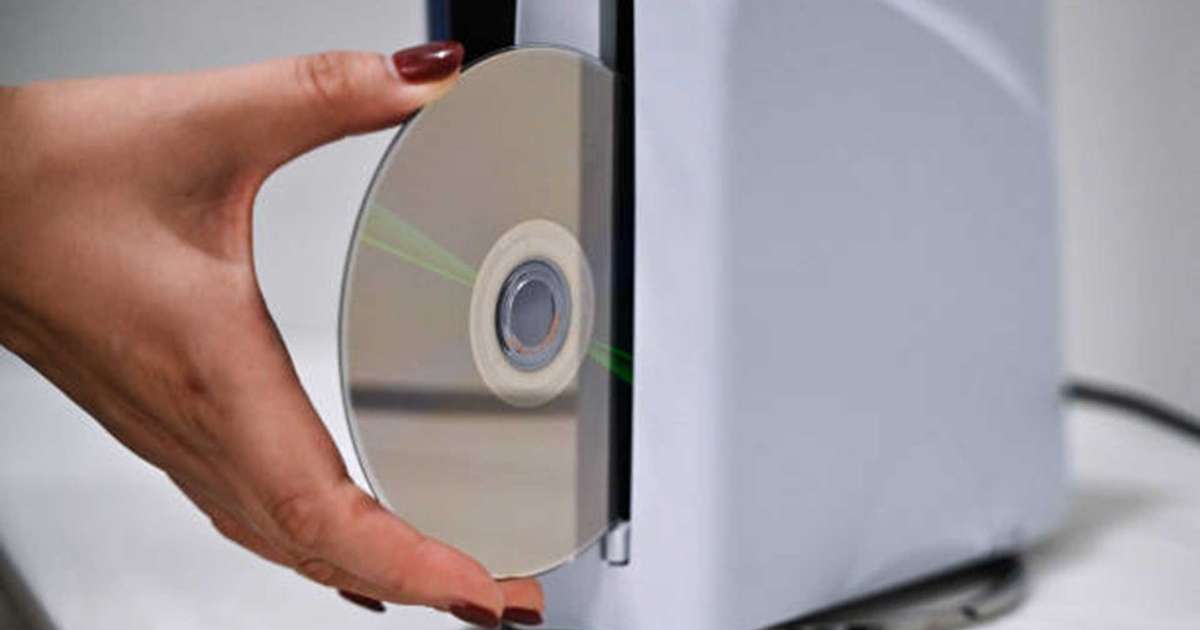 Sony inclui aviso em caixas do PS5 sobre o fim de jogos em mídia física