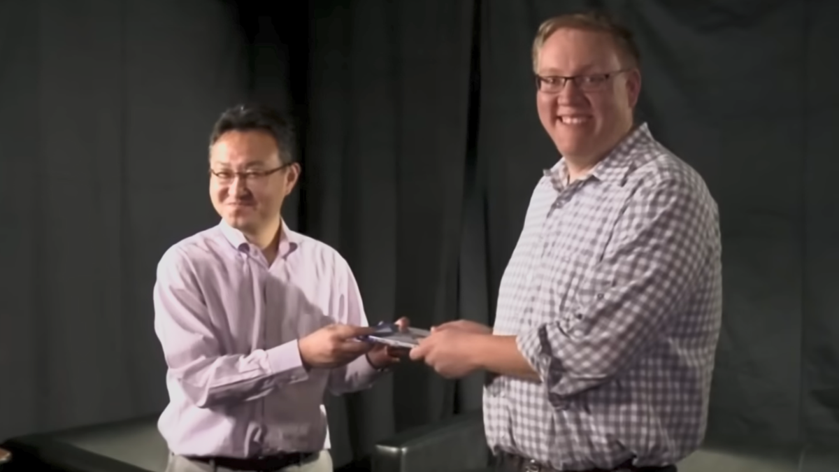 Ex-executivos da PlayStation, Shuhei Yoshida e Adam Boyes, recriam vídeo sobre compartilhamento de jogos da Sony sem mídia física