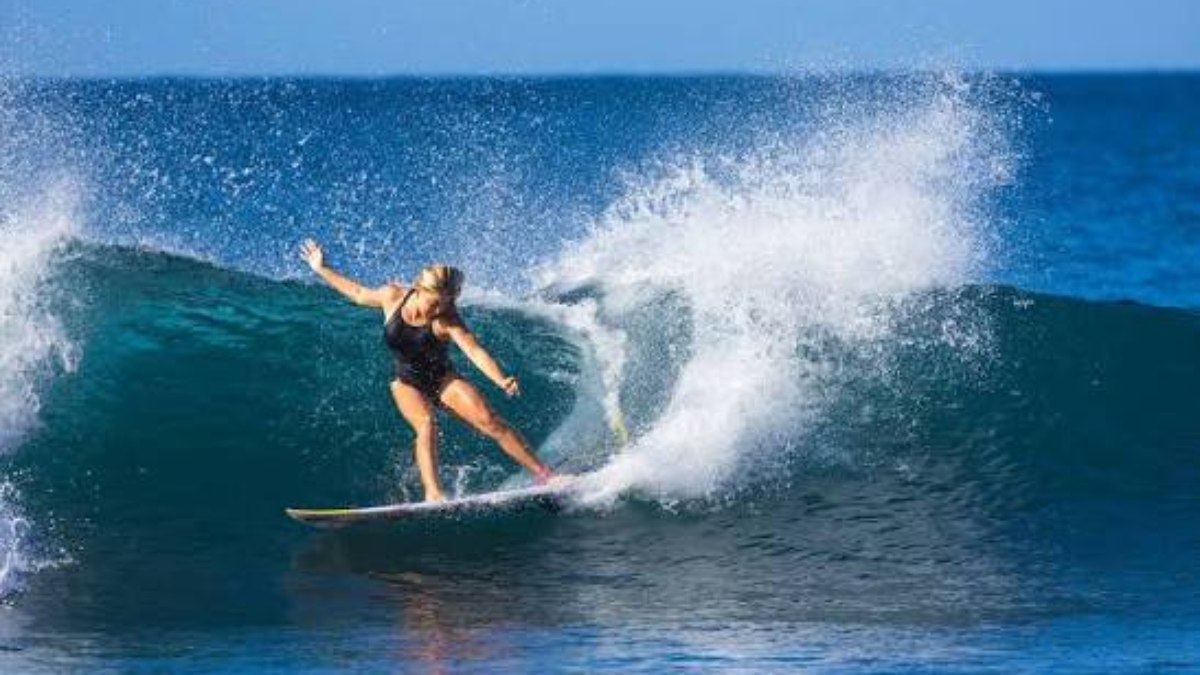 Erin Brooks: a garota que está reescrevendo o surf feminino