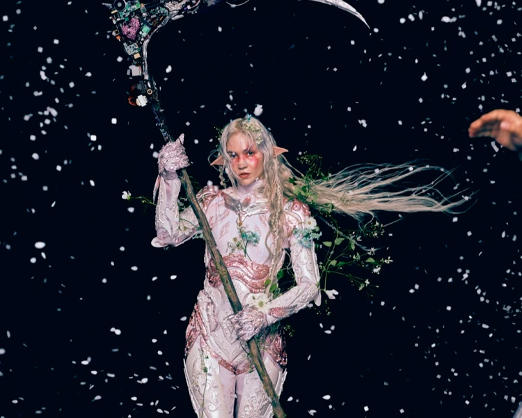 Grimes lança trailer de ‘Psyopera’, álbum que traz a inteligência artificial como tema central