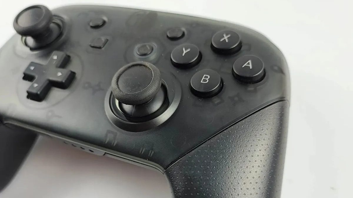 Loja oficial da Nintendo reduz preço do controle Switch Pro no Mercado Livre